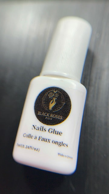 Nail Glue – Fixation précise des press-on nails
